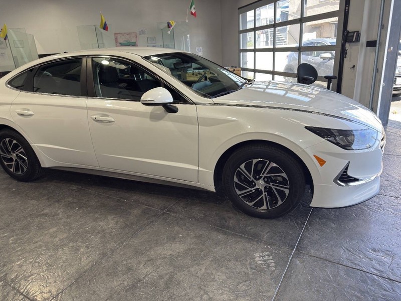 Hyundai Sonata Hybrid Vehicle Full-screen Gallery Image 34