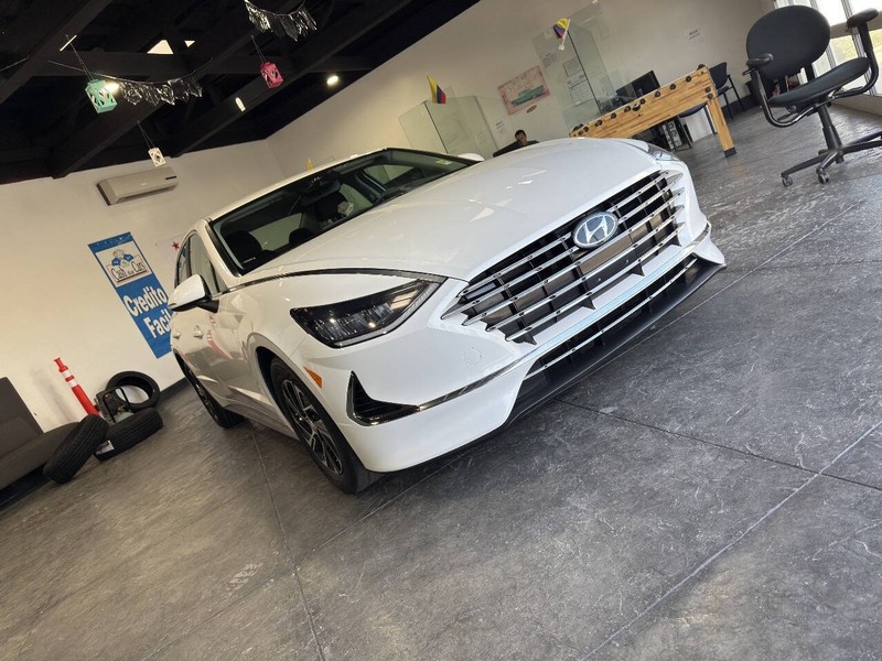 Hyundai Sonata Hybrid Vehicle Full-screen Gallery Image 40