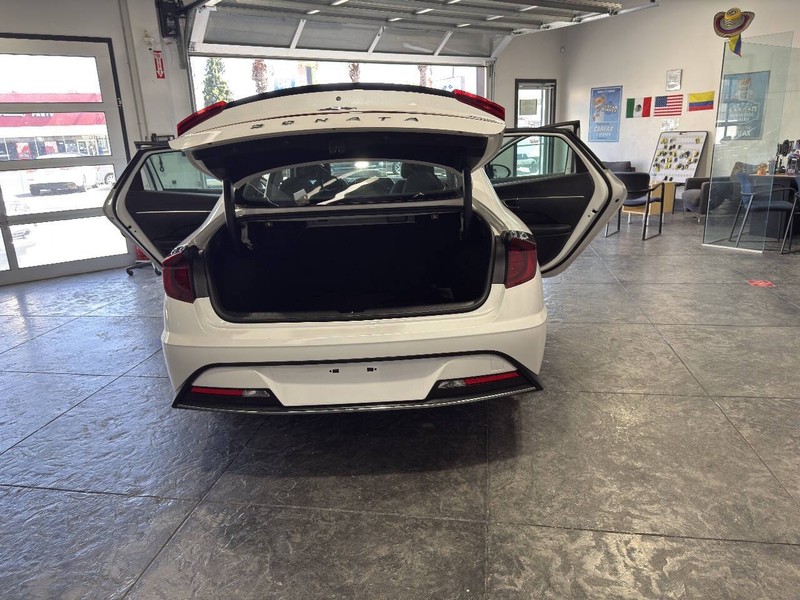 Hyundai Sonata Hybrid Vehicle Full-screen Gallery Image 45