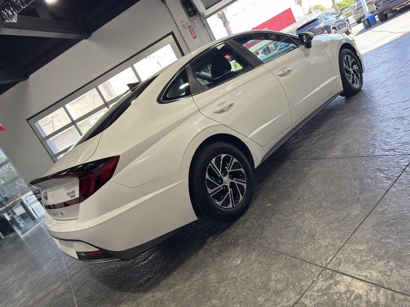 Hyundai Sonata Hybrid Vehicle Full-screen Gallery Image 50