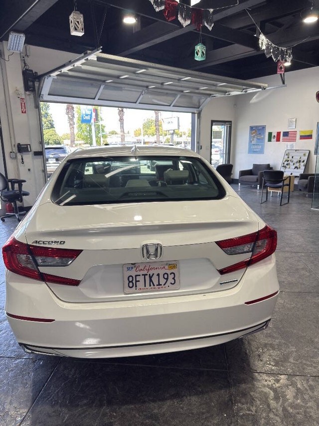 Honda Accord Hybrid Vehicle Full-screen Gallery Image 27