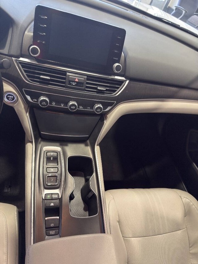 Honda Accord Hybrid Vehicle Full-screen Gallery Image 43