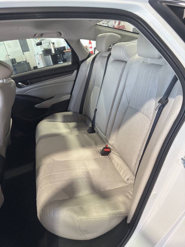 Honda Accord Hybrid Vehicle Full-screen Gallery Image 46