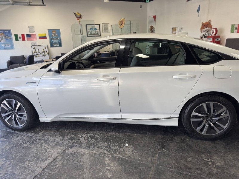 Honda Accord Hybrid Vehicle Full-screen Gallery Image 10