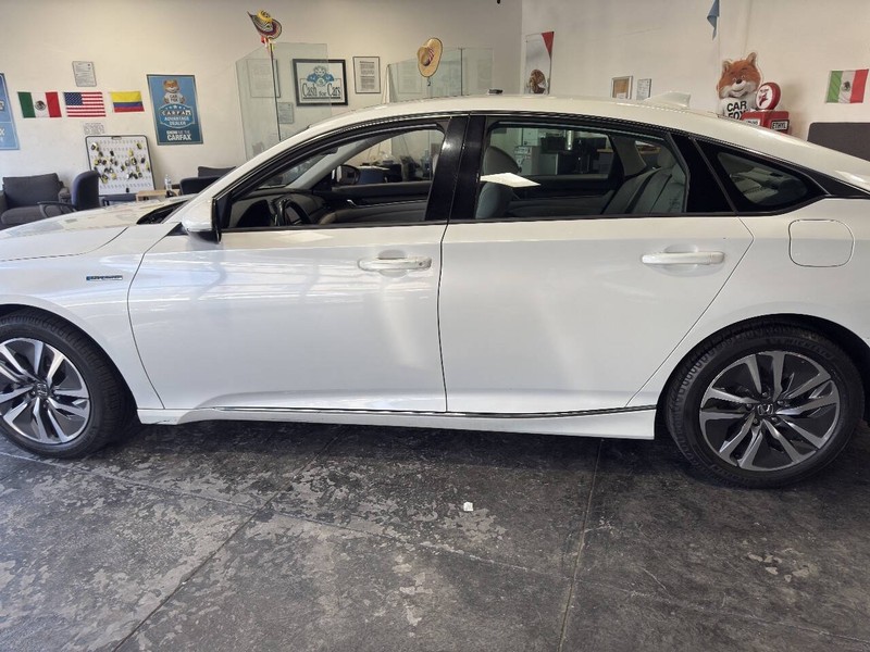 Honda Accord Hybrid Vehicle Full-screen Gallery Image 11
