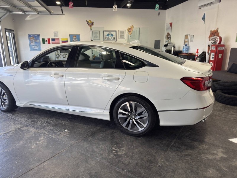 Honda Accord Hybrid Vehicle Full-screen Gallery Image 13