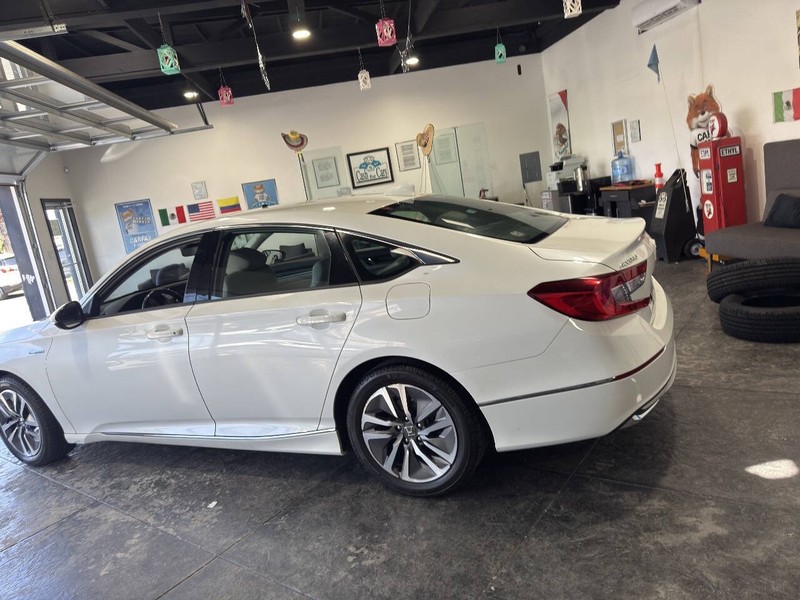 Honda Accord Hybrid Vehicle Full-screen Gallery Image 18