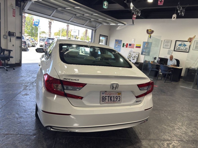 Honda Accord Hybrid Vehicle Full-screen Gallery Image 23