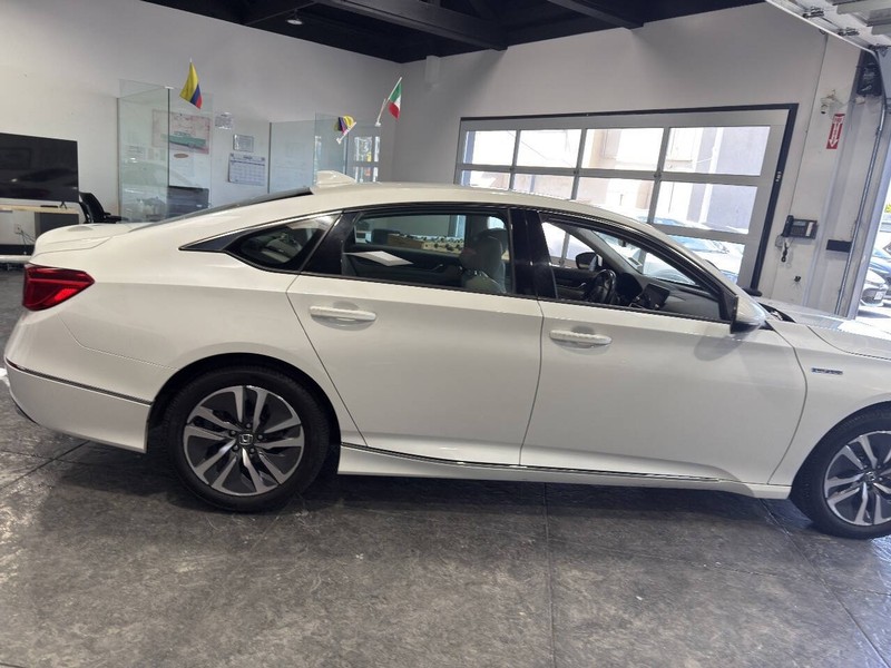 Honda Accord Hybrid Vehicle Full-screen Gallery Image 29