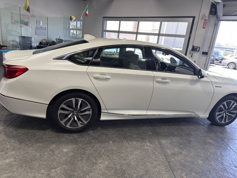 Honda Accord Hybrid Vehicle Full-screen Gallery Image 30