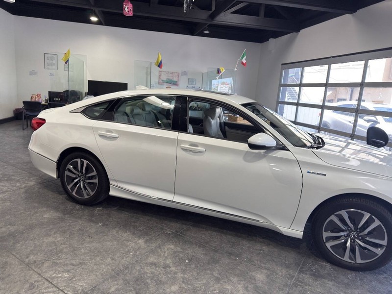 Honda Accord Hybrid Vehicle Full-screen Gallery Image 31