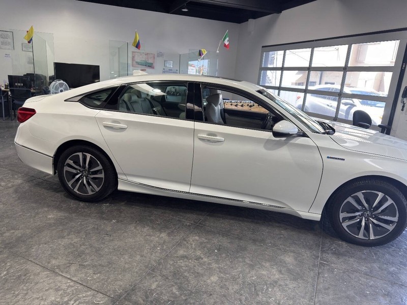 Honda Accord Hybrid Vehicle Full-screen Gallery Image 32
