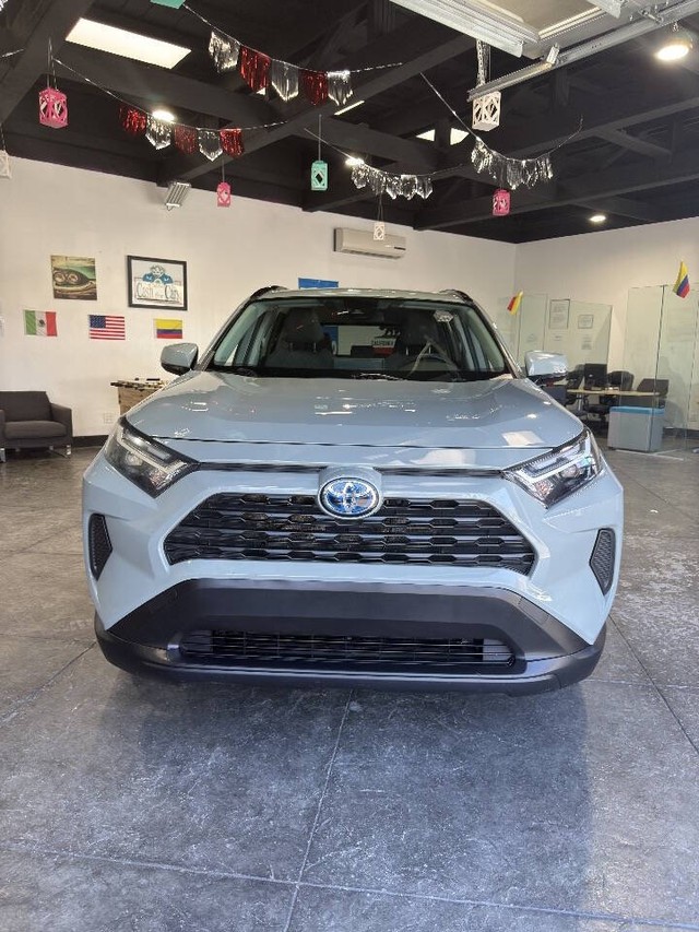 Toyota RAV4 Vehicle Full-screen Gallery Image 05