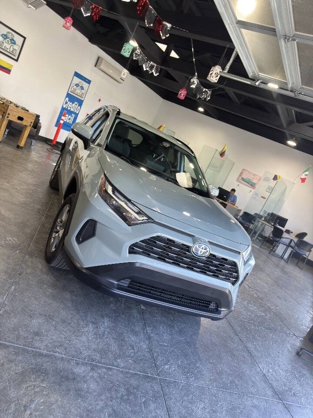 Toyota RAV4 Vehicle Full-screen Gallery Image 30