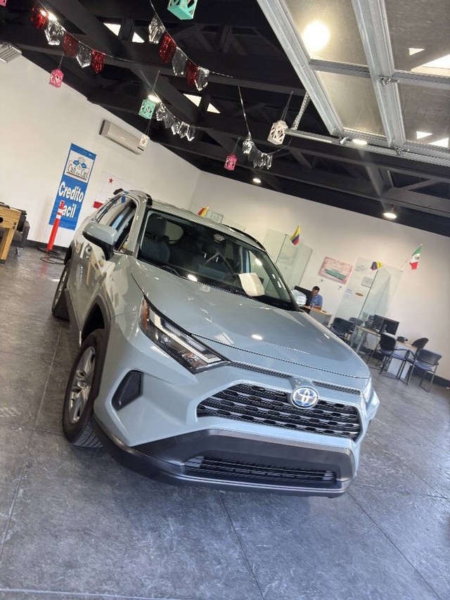 Toyota RAV4 Vehicle Full-screen Gallery Image 31