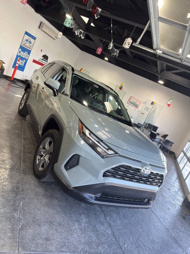 Toyota RAV4 Vehicle Full-screen Gallery Image 32