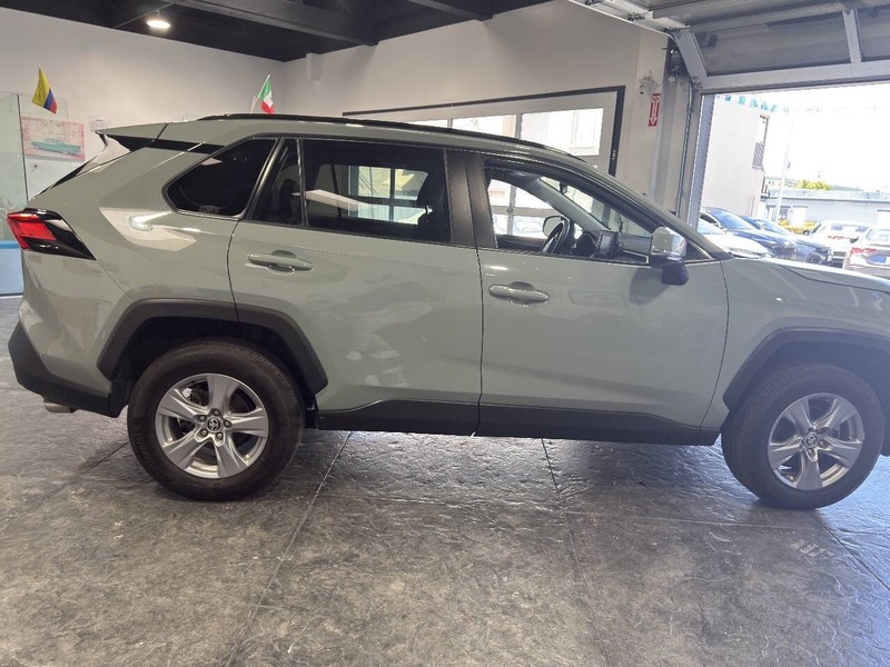 Toyota RAV4 Vehicle Full-screen Gallery Image 25