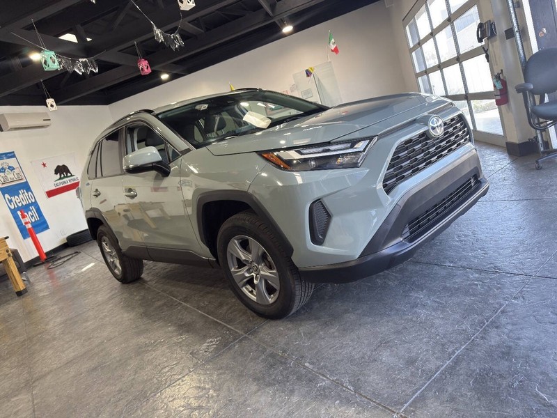 Toyota RAV4 Vehicle Full-screen Gallery Image 34