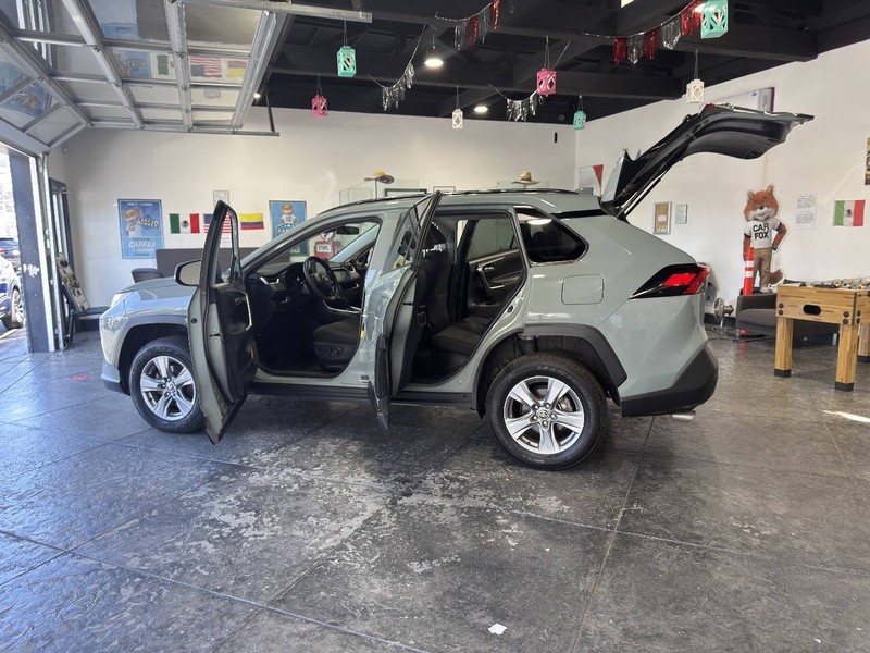 Toyota RAV4 Vehicle Full-screen Gallery Image 41