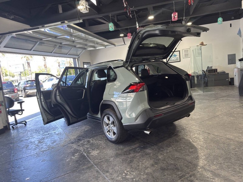 Toyota RAV4 Vehicle Full-screen Gallery Image 44