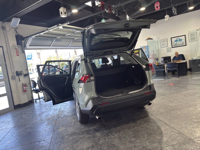Toyota RAV4 Vehicle Full-screen Gallery Image 46