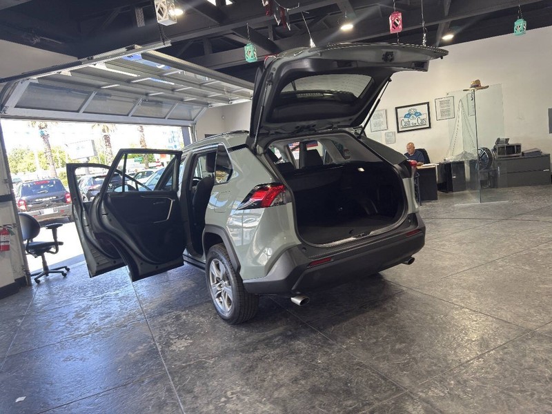 Toyota RAV4 Vehicle Full-screen Gallery Image 47