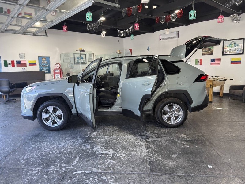 Toyota RAV4 Vehicle Full-screen Gallery Image 49