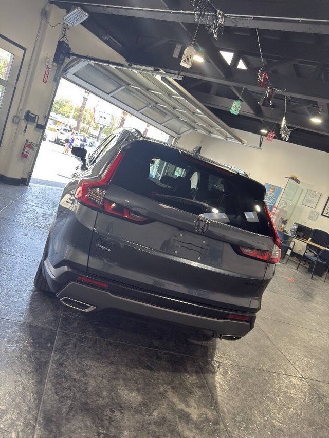 Honda CR-V Hybrid Vehicle Full-screen Gallery Image 24