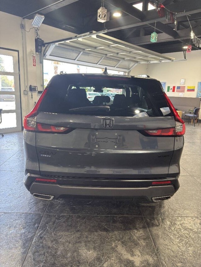 Honda CR-V Hybrid Vehicle Full-screen Gallery Image 25