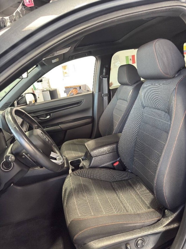 Honda CR-V Hybrid Vehicle Full-screen Gallery Image 41