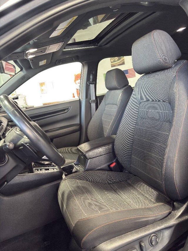 Honda CR-V Hybrid Vehicle Full-screen Gallery Image 45