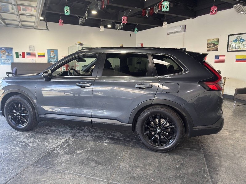 Honda CR-V Hybrid Vehicle Full-screen Gallery Image 16
