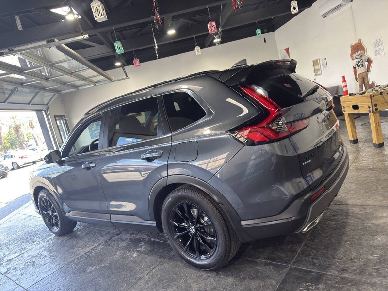 Honda CR-V Hybrid Vehicle Full-screen Gallery Image 18