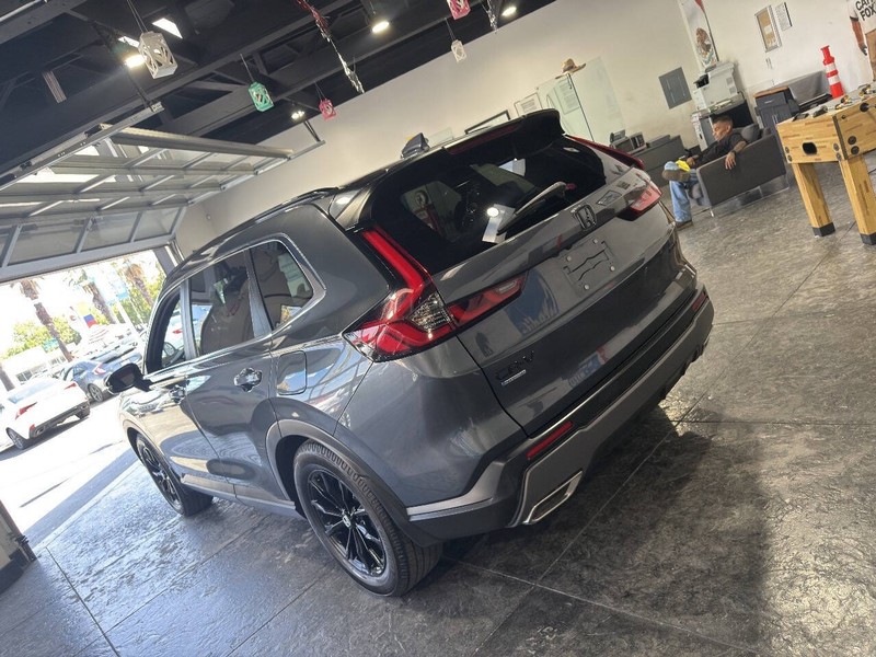 Honda CR-V Hybrid Vehicle Full-screen Gallery Image 22