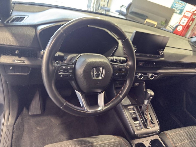Honda CR-V Hybrid Vehicle Full-screen Gallery Image 42