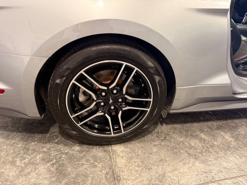 Ford Mustang Vehicle Full-screen Gallery Image 45