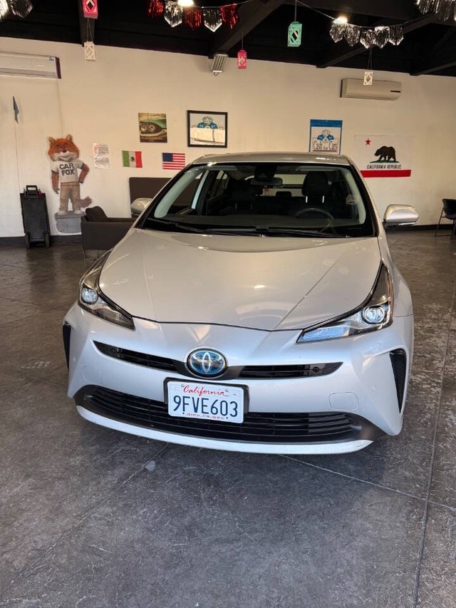 Toyota Prius Vehicle Full-screen Gallery Image 02