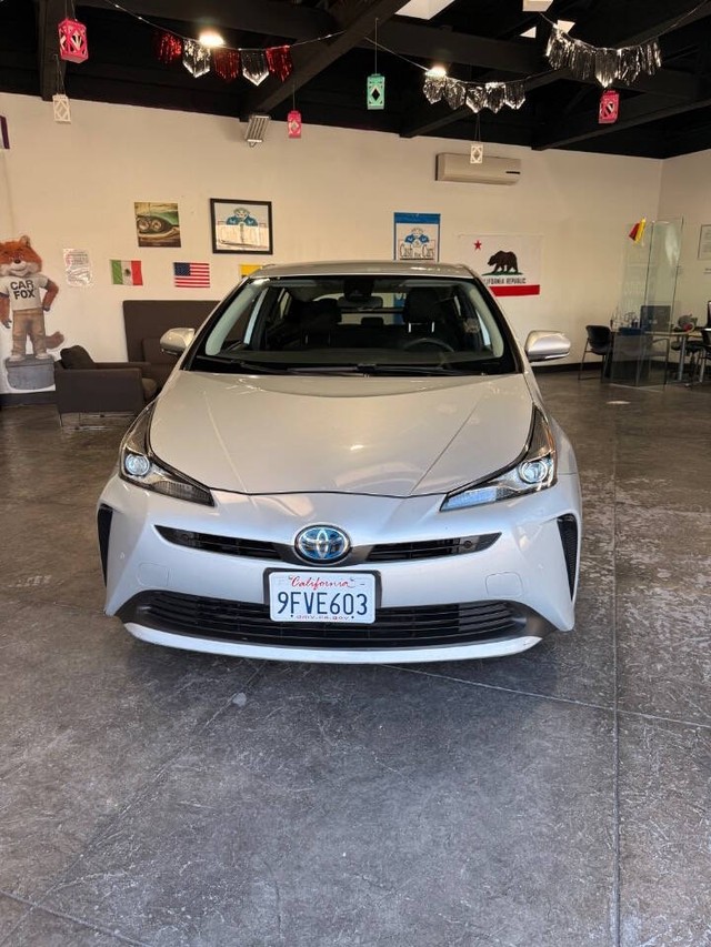 Toyota Prius Vehicle Full-screen Gallery Image 03
