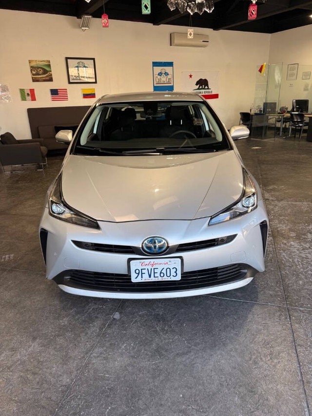 Toyota Prius Vehicle Full-screen Gallery Image 04