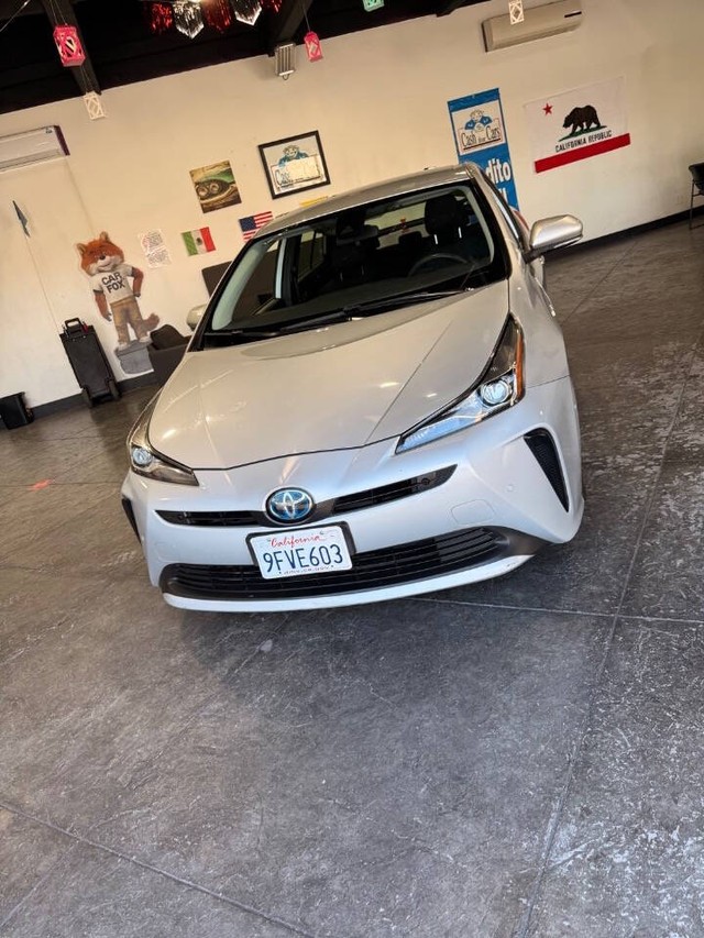 Toyota Prius Vehicle Full-screen Gallery Image 06