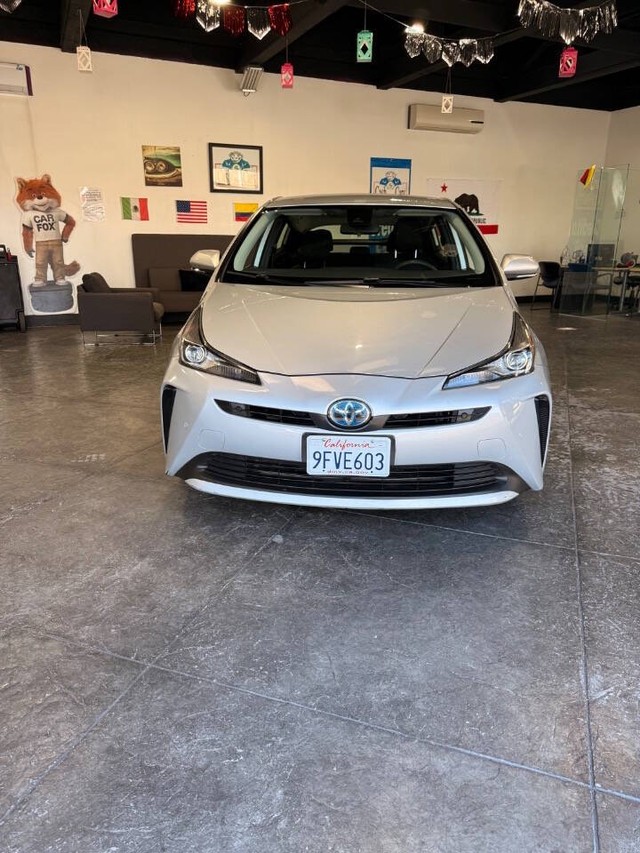Toyota Prius Vehicle Full-screen Gallery Image 08