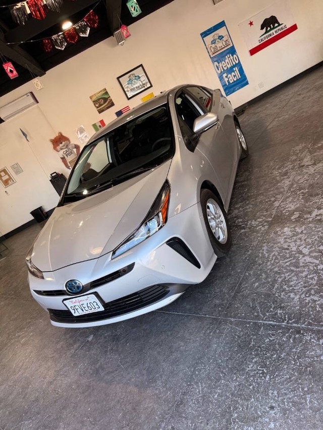 Toyota Prius Vehicle Full-screen Gallery Image 10