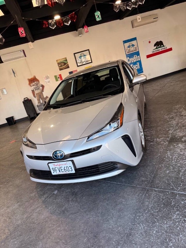 Toyota Prius Vehicle Full-screen Gallery Image 11