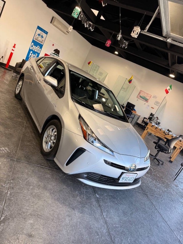 Toyota Prius Vehicle Full-screen Gallery Image 38