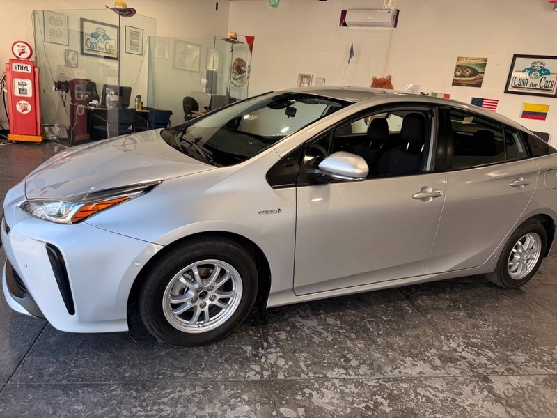 Toyota Prius Vehicle Full-screen Gallery Image 09