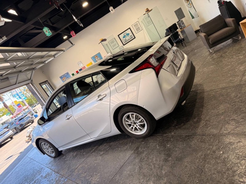 Toyota Prius Vehicle Full-screen Gallery Image 20