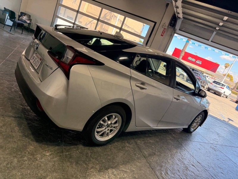 Toyota Prius Vehicle Full-screen Gallery Image 25
