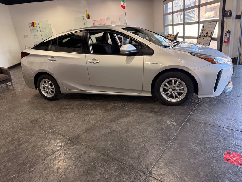 Toyota Prius Vehicle Full-screen Gallery Image 33