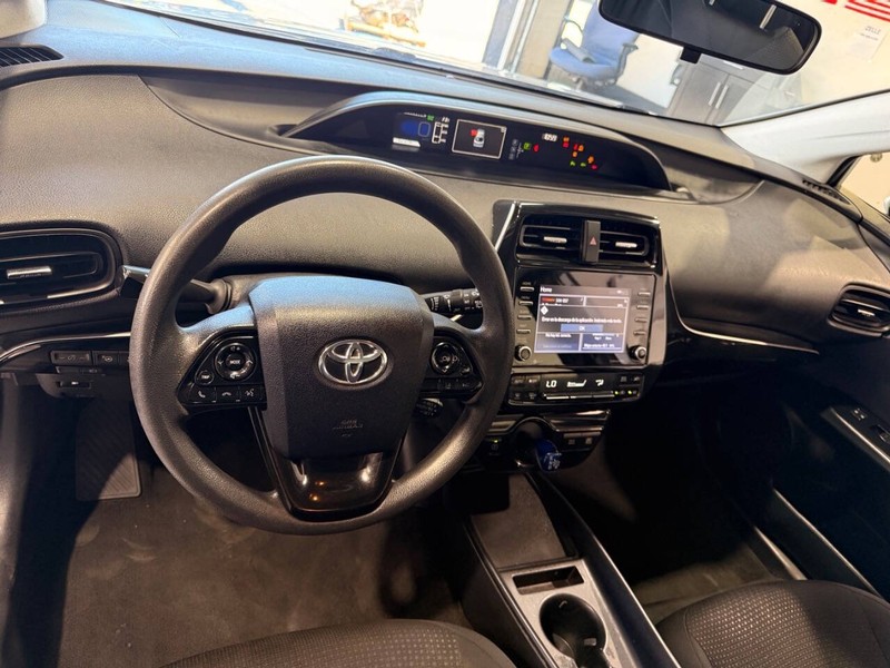 Toyota Prius Vehicle Full-screen Gallery Image 37
