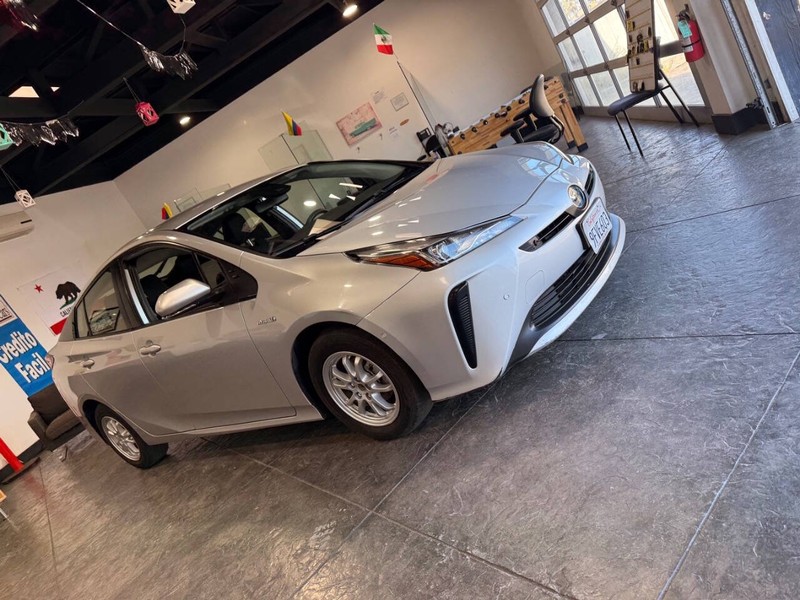 Toyota Prius Vehicle Full-screen Gallery Image 39
